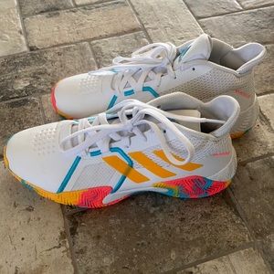 Adidas Men’s size 6.5 basketball shoe